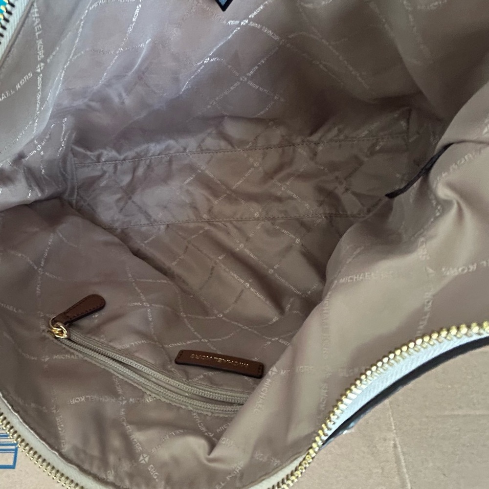 Michael Kors Tan and White Hobo Bag - Picture 5 of 8
